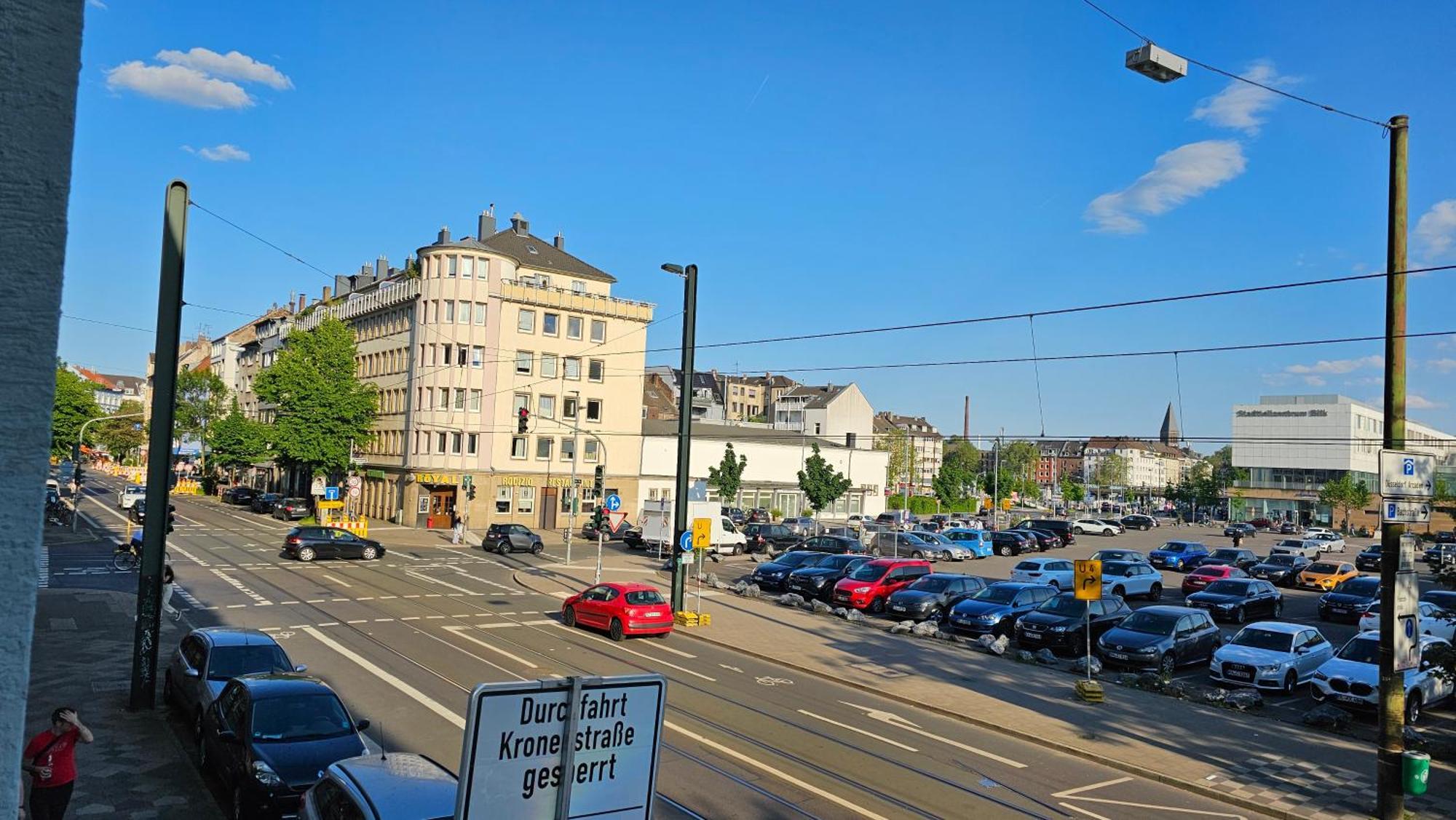 Zimmer In Bilk-Zentrum Duesseldorf Bilik gambar