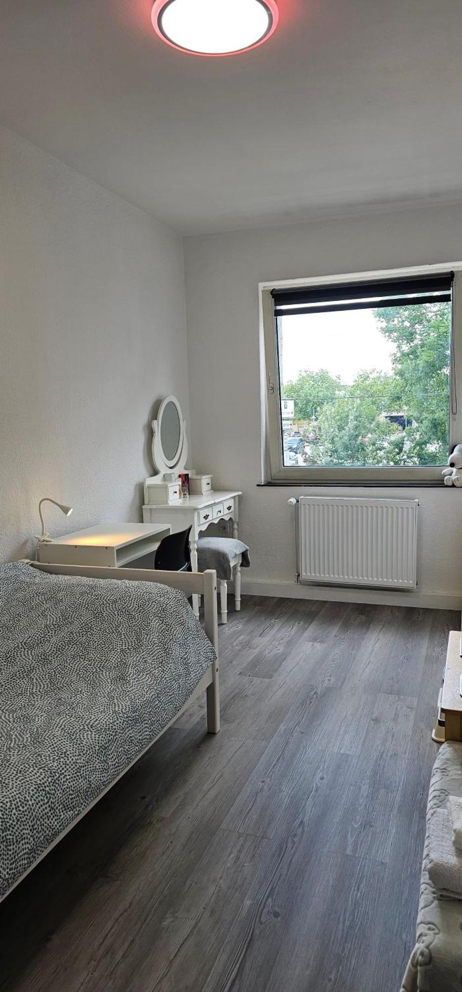 Zimmer In Bilk-Zentrum Duesseldorf Bilik gambar